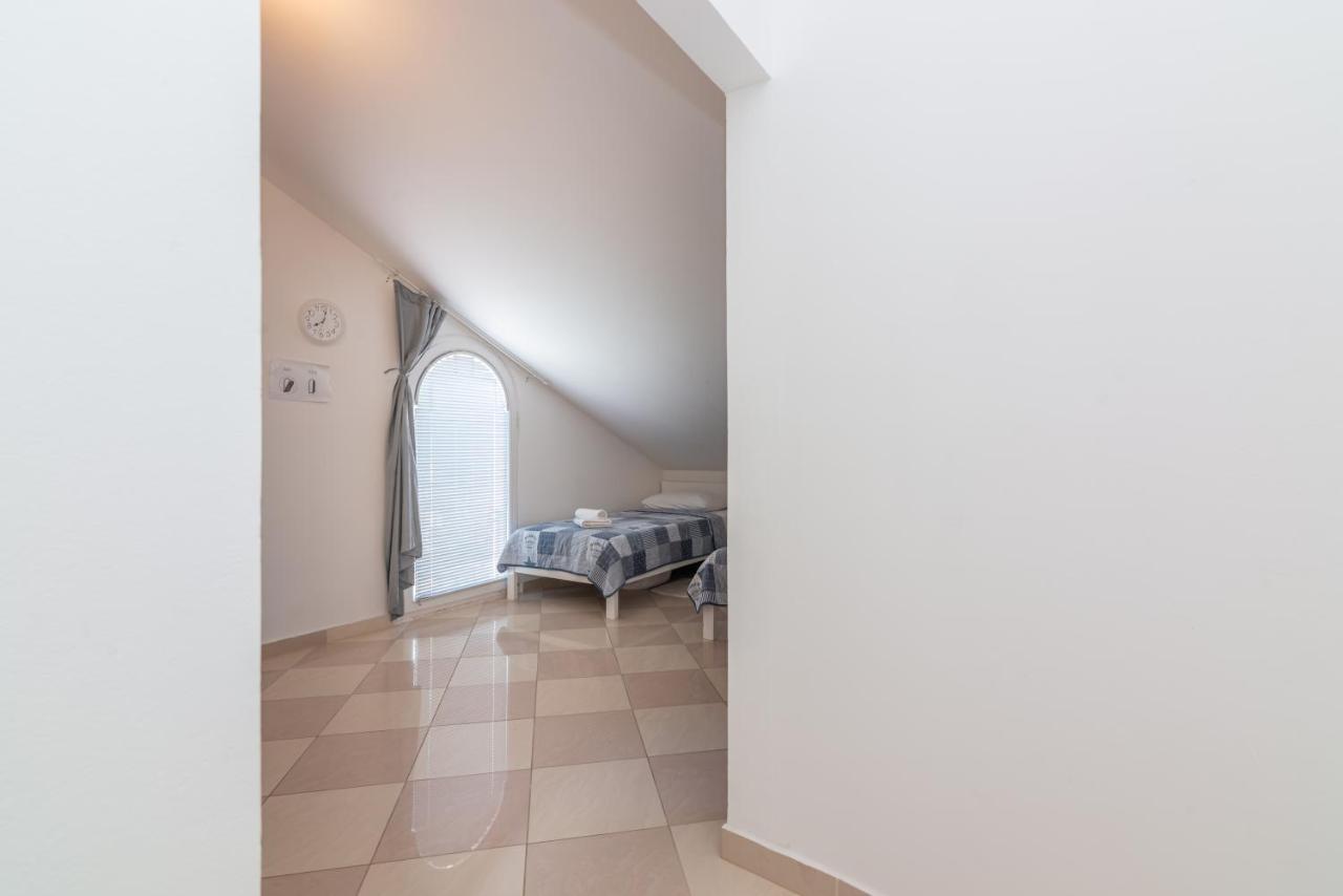 Apartment Mimoza 6, Baska, Krk Экстерьер фото
