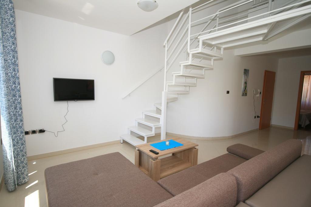 Apartment Mimoza 6, Baska, Krk Экстерьер фото