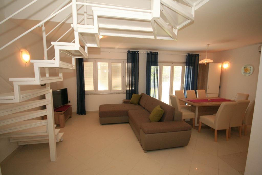 Apartment Mimoza 6, Baska, Krk Экстерьер фото